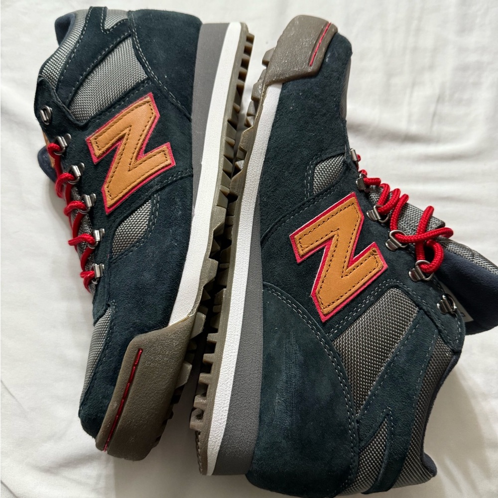 New Balance Men's Dark Gray and Red Hiking Sneakers H710CNV